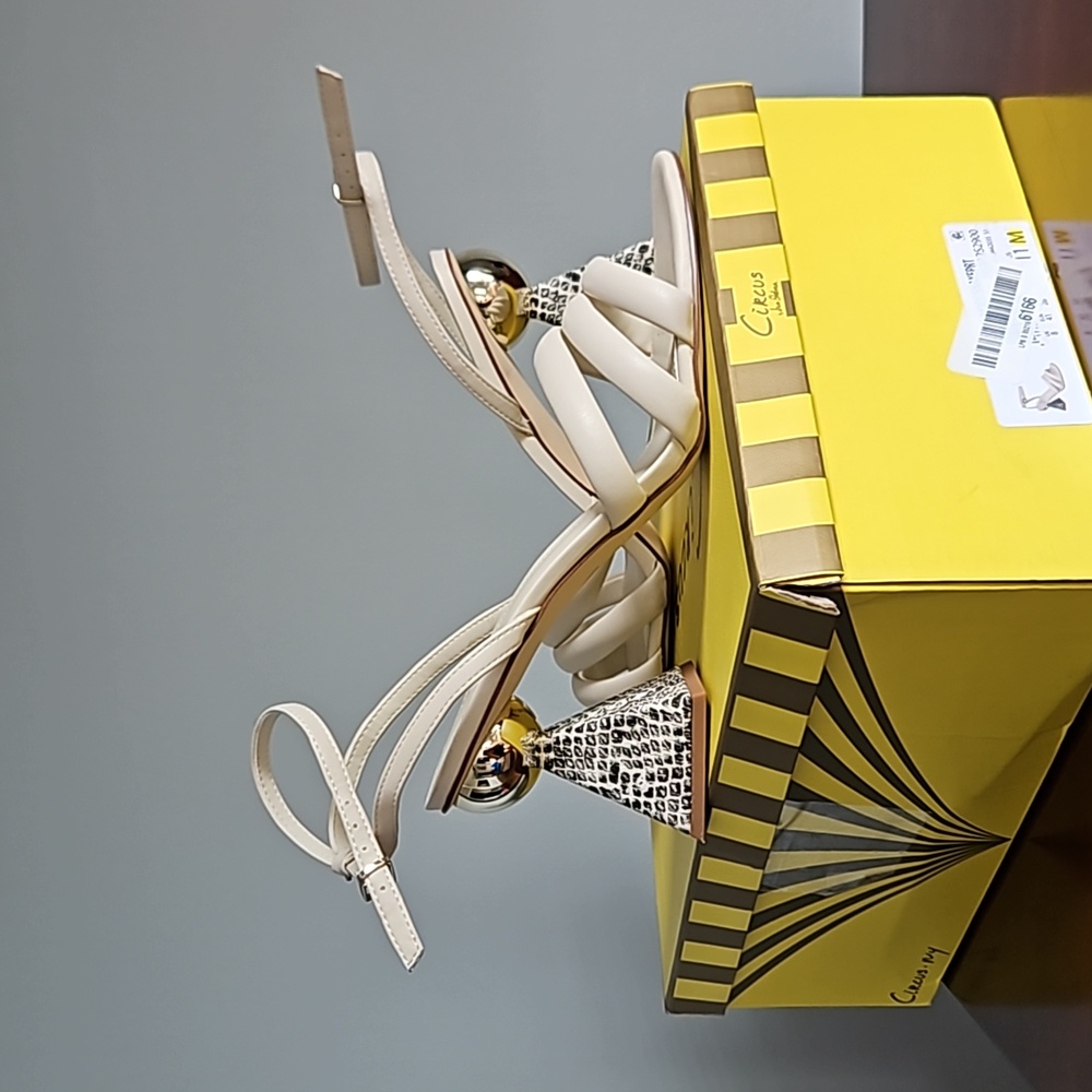 Sculptural Heeled sandal